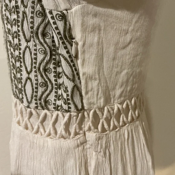 SHYANNE WOMEN'S OFF WHITE EMBROIDERED LACE PEASANT DRESS - Picture 11 of 15